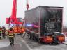 Ostravští hasiči vyprošťovali na zasněžené dálnici velký přívěs