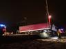 Kamion v Ropici zablokoval silnici