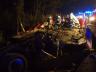 Kamion skončil na Novojičínsku pod mostem v potoce