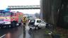 Havířovští hasiči vyprošťovali řidiče Clia který narazil do mostního pilíře 