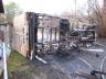 Požár dvou aut po nehodě v Háji ve Slezsku ještě poničil okna domu