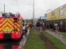 Ostravští hasiči vyprošťovali toyotu z příkopu a stěny budovy