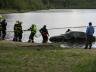 V Orlové vyzvedli policejní potápěčí s hasiči ze dna rybníka čtyři automobily