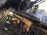 Při požáru hospodářské budovy v Beskydech hasiči uchránili dřevěnici
